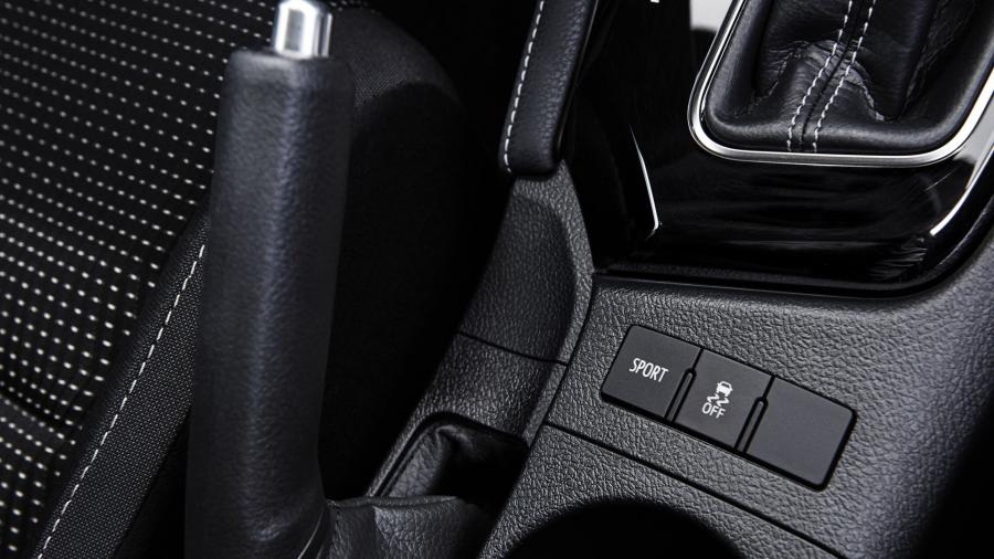 Детали интерьера Toyota Corolla iM 2016 года  (NA) (фото 29 из 30)